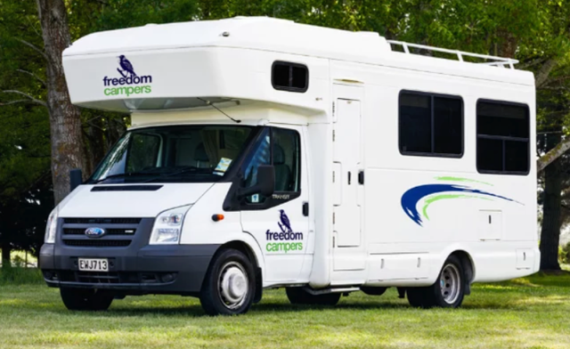 4 berth t/s Freedom Campers