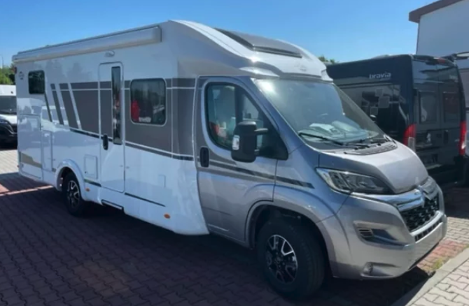 Anywhere Campers 4-berth manual shower / wc