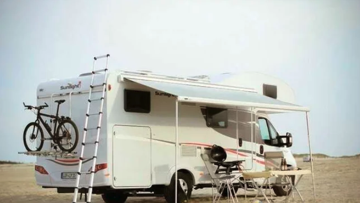 Anywhere Campers 6-berth motorhome shower / wc