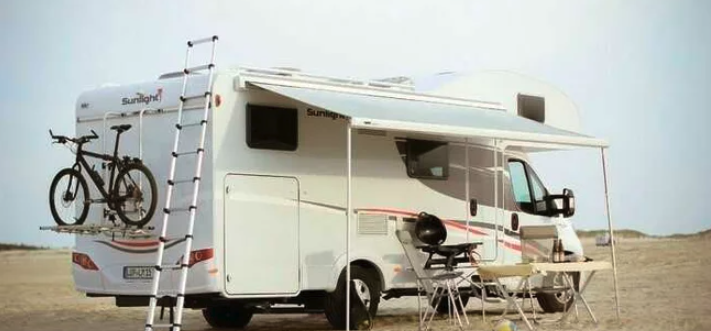 Anywhere Campers 6-berth shower / wc