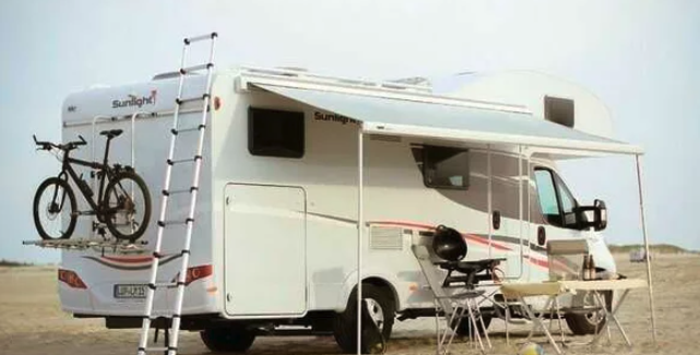 Anywhere Campers 6-berth shower / wc
