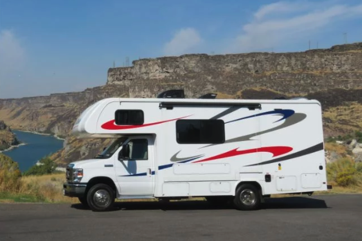 Canadream MH-B Midi Motorhome