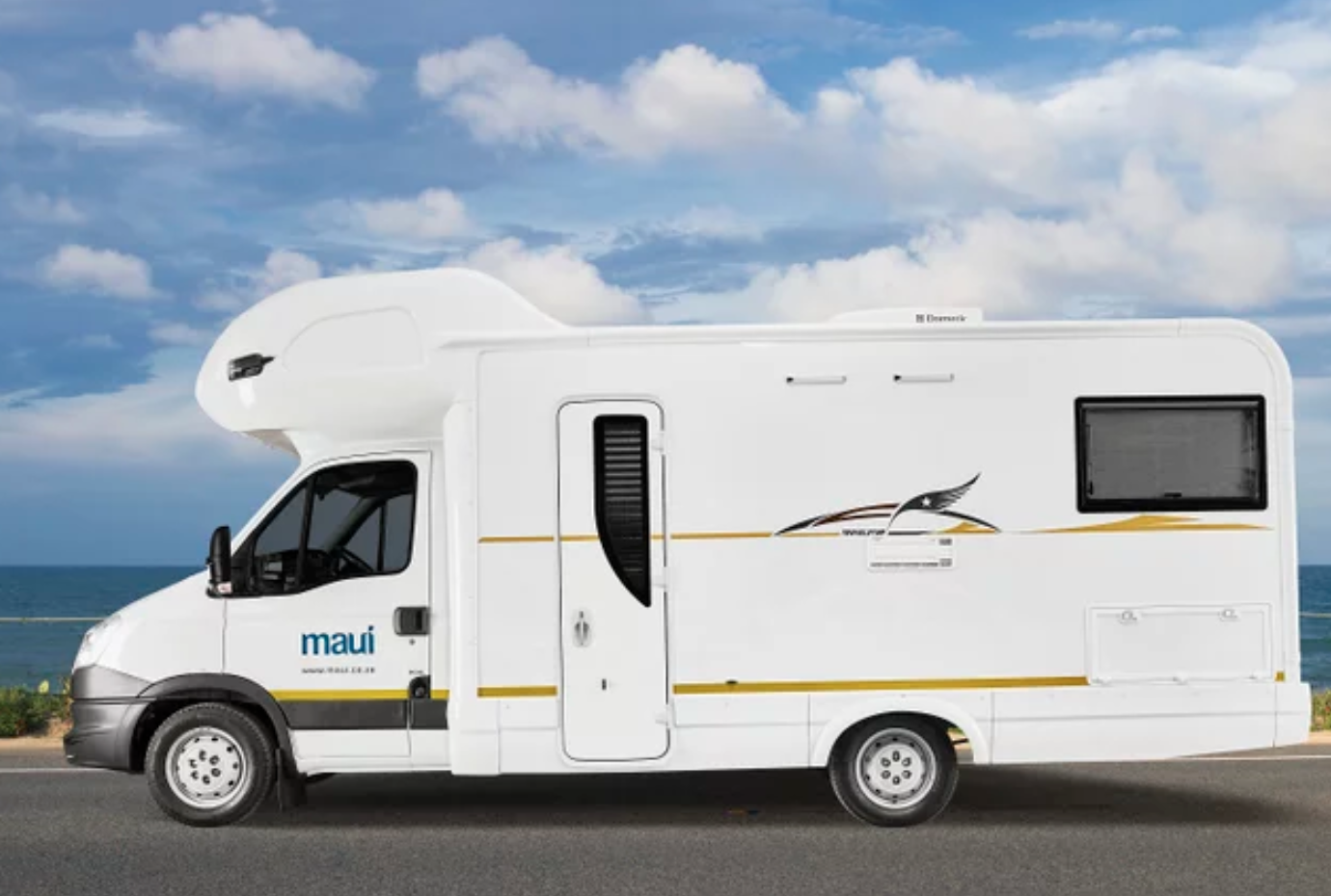 Maui Motorhomes ZA 6-berth motorhome shower / wc